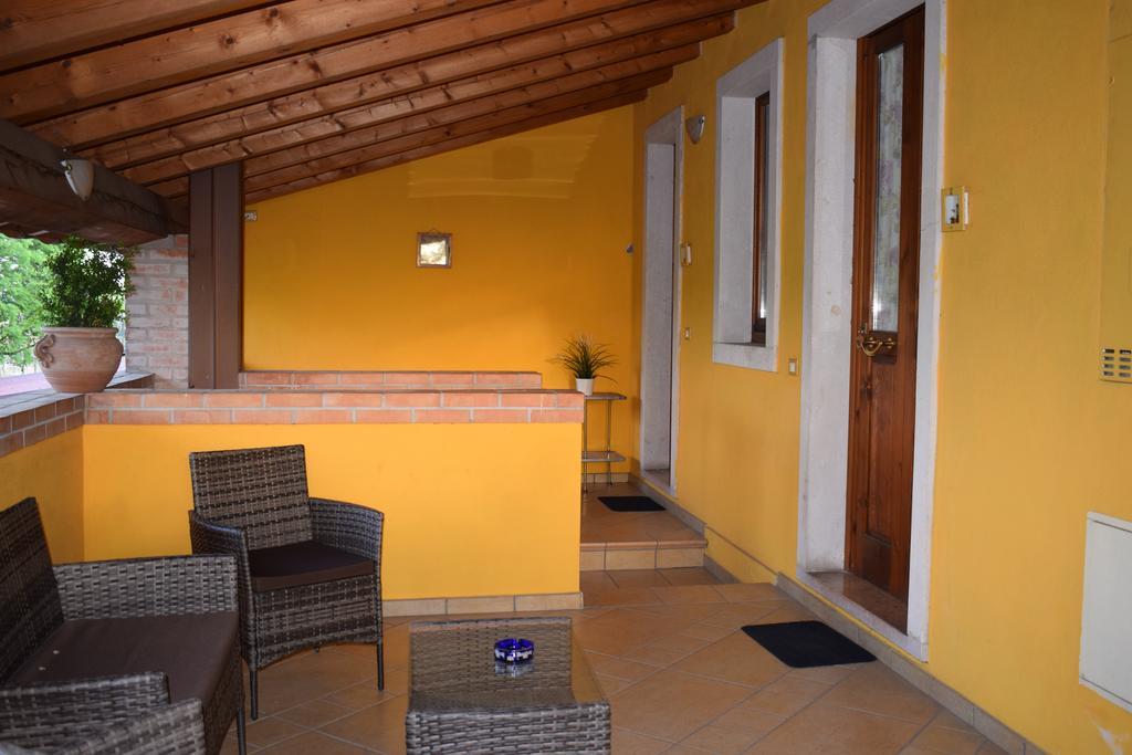 Agriturismo Fior Di Pesco 호텔 솜마캄파냐 외부 사진