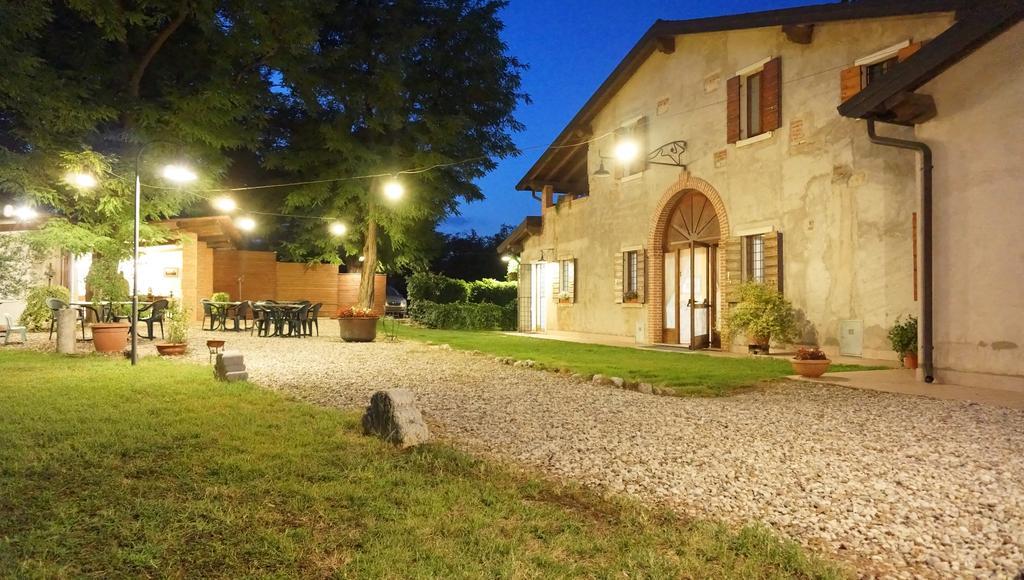 Agriturismo Fior Di Pesco 호텔 솜마캄파냐 외부 사진