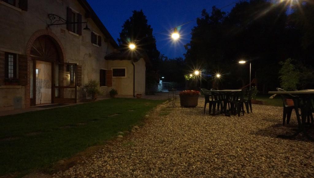 Agriturismo Fior Di Pesco 호텔 솜마캄파냐 외부 사진