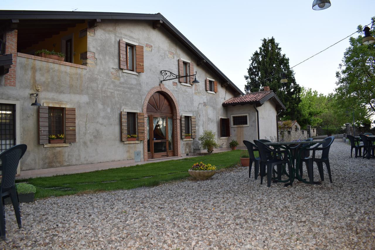 Agriturismo Fior Di Pesco 호텔 솜마캄파냐 외부 사진